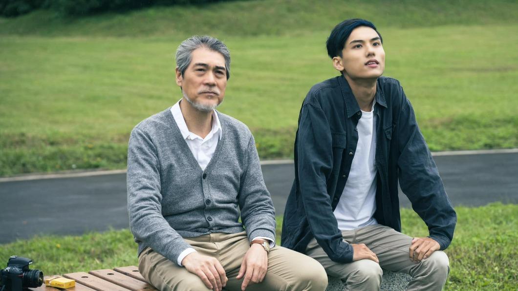 袁義作品以父子情為主軸，吐露對爸爸袁惟仁的思念。（圖／翻攝自袁義臉書）