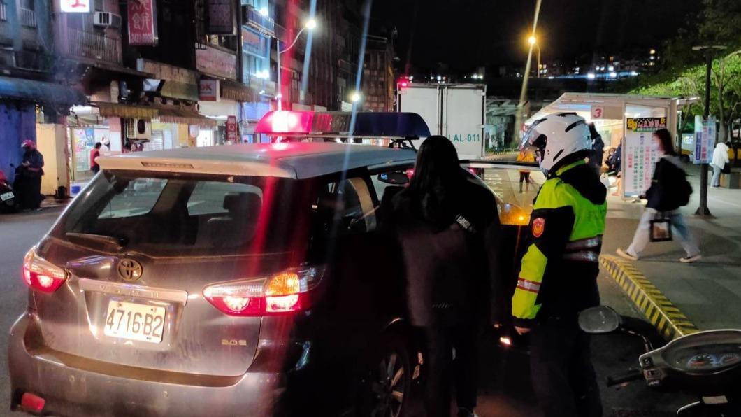 冏!15歲女搭火車坐過頭身上又沒錢 手機又沒電 還好有他