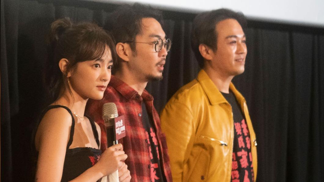 王淨不畏寒冬、小露香肩出席《關於我和鬼變成家人的那件事》花瓶場特映會。。（圖／金盞花大影業提供）