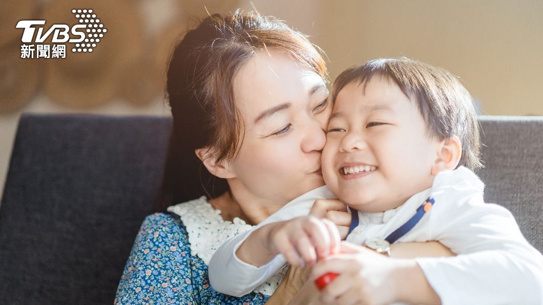 家長多給予關心,有益於解決孩子面對開學的焦慮。(示意圖,非當事人/shutterstock達志影像)
