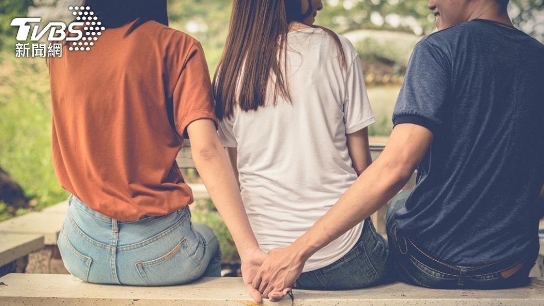 誤傳喜帖給曖昧對象!他婚前想壞壞遭抓包 全網幫找準新娘