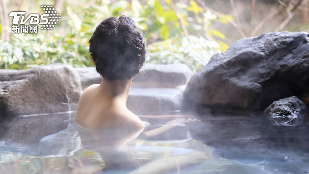 天冷泡溫泉絕對是一大享受。(示意圖/Shutterstock達志影像)