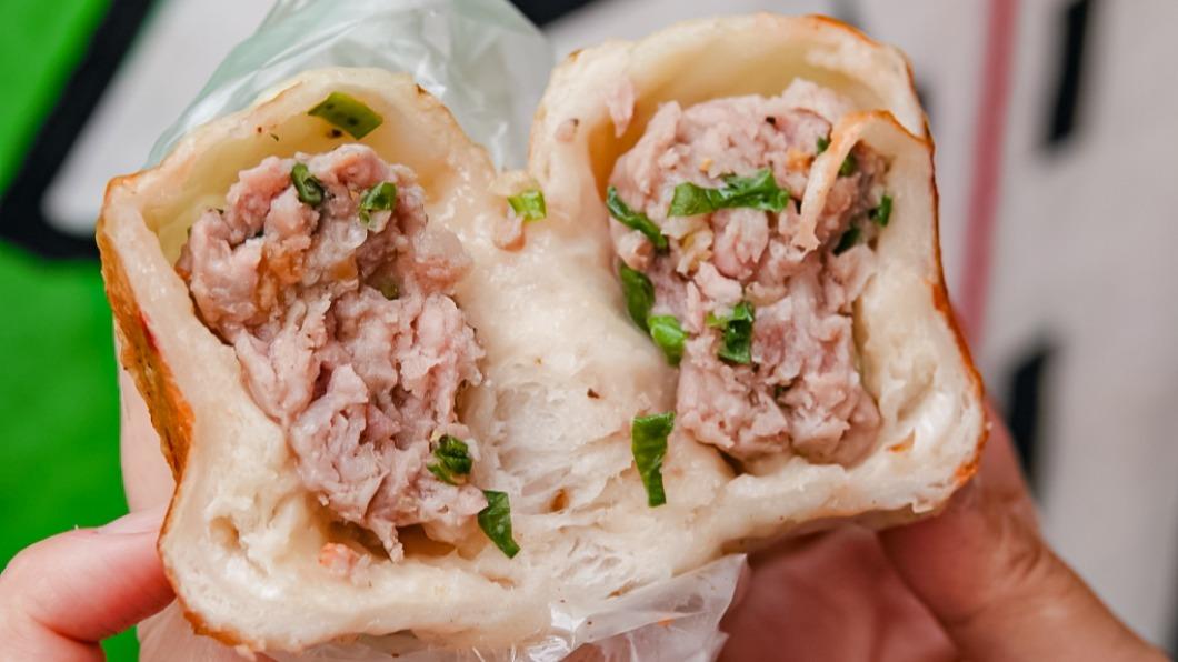 煎包現點現做。（圖／翻攝自靜兒貪吃遊玩愛分享）