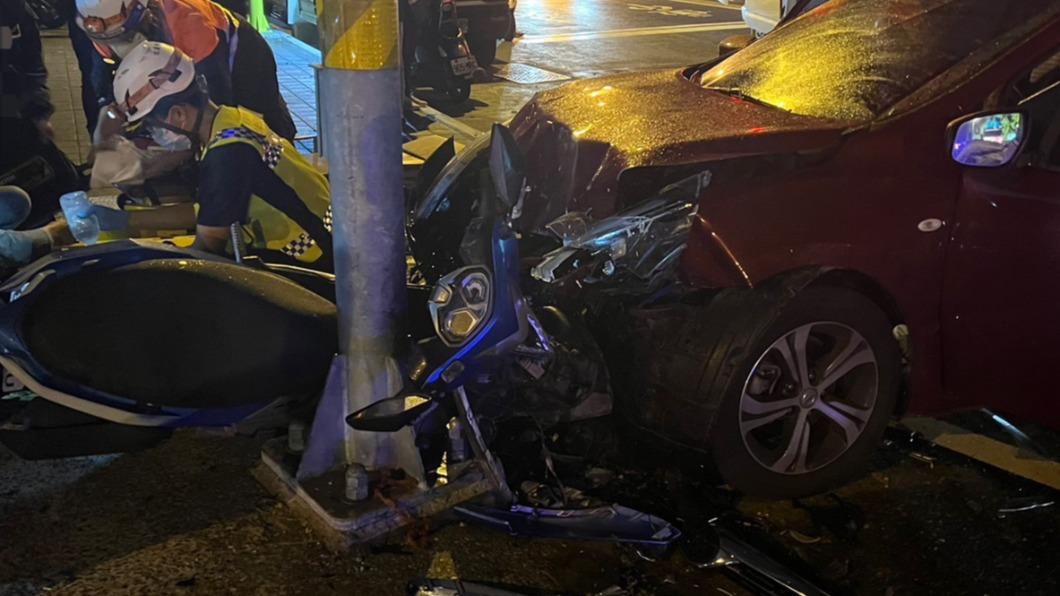 疑闖紅燈連撞5車 值勤警員等7人受傷