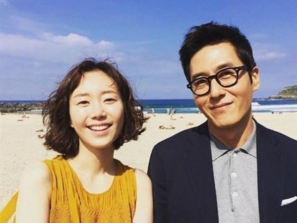 李裕英曾與年長她17歲的演員金柱赫相戀,對方卻突然車禍離世。(圖/翻攝自X)