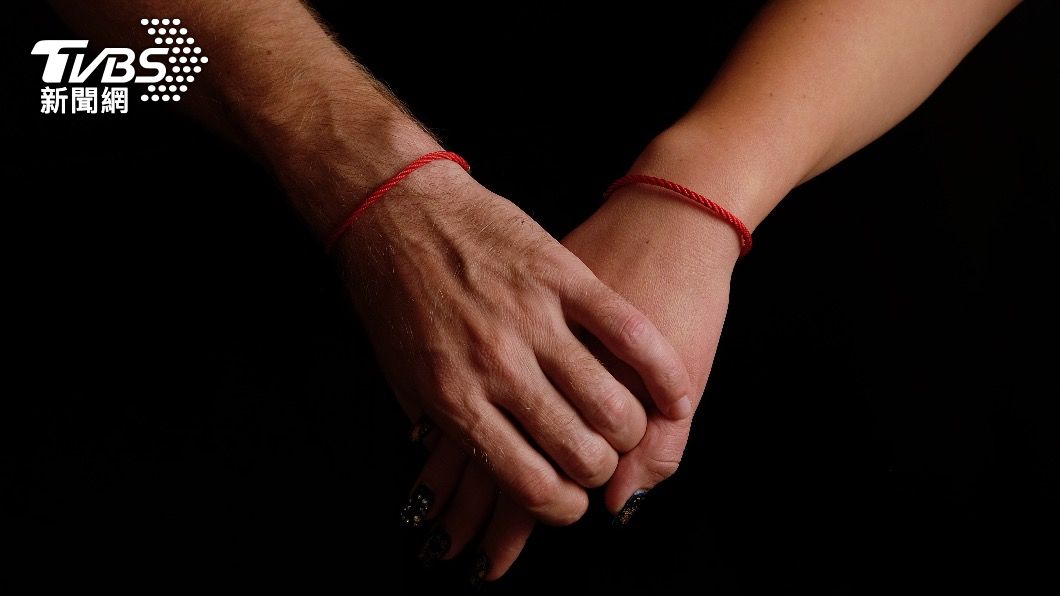 目睹夫妻拜月老！妹子傻問「防小三嗎」　知情人曝真相：我也看過