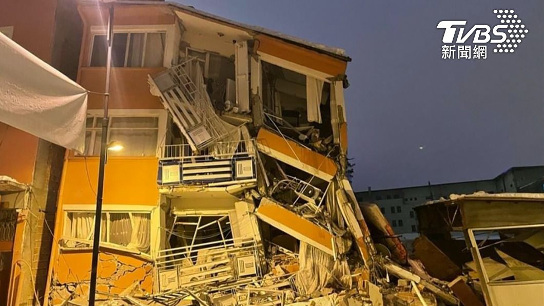 7.8強震使土耳其近千棟建築物損毀。(圖/達志影像美聯社)