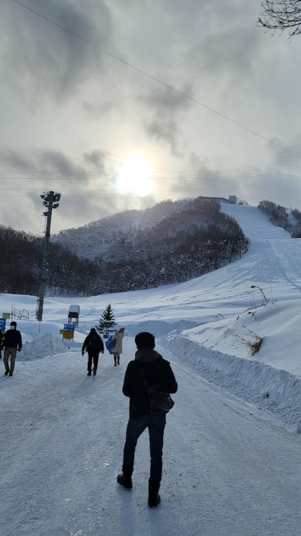 天狗山是滑雪場,也能看到小樽全景。( 圖 / TVBS )