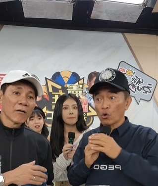 吳宗憲曝光孫女小名。(圖/翻攝賣魚仔臉書直播)