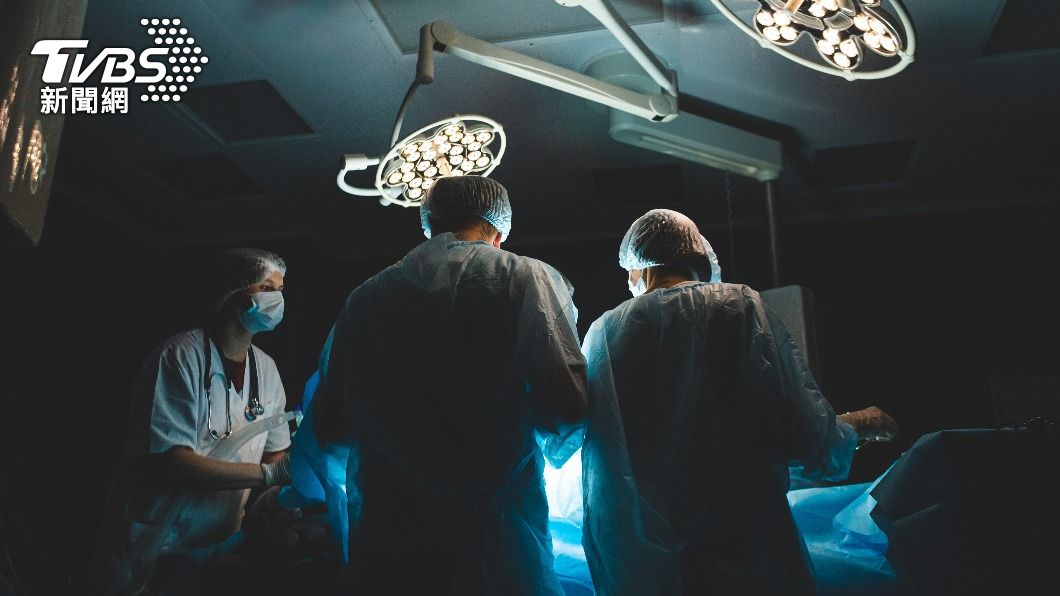 女患者感冒手腳壞死截肢 醫目睹「四肢裝1袋」:至今仍難忘