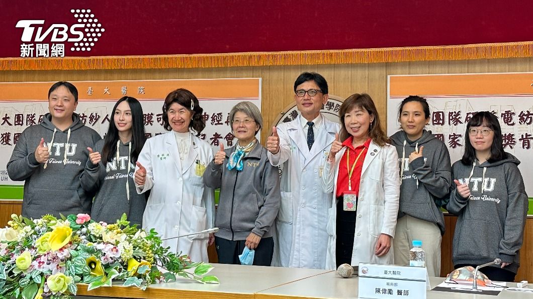 台大團隊首度研發出可促進角膜神經修復的電紡紗人工角膜。(圖/許稚佳攝)