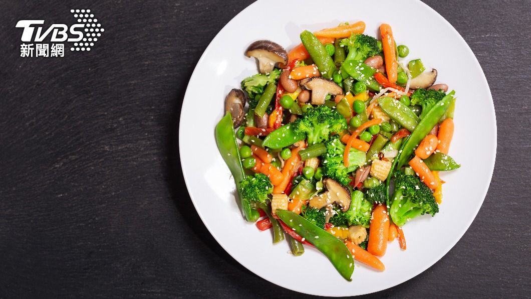 蔬菜炒太油是飲食陷阱。（示意圖／shutterstock達志影像）