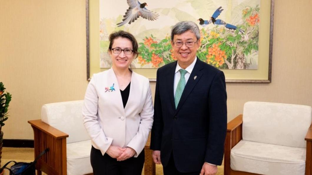 蕭美琴駐美2年返台述職　陳建仁：外交官都是台灣之光