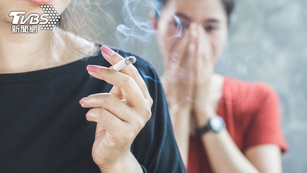 有吸菸習慣的民眾,屬於大腸癌高危險群。(示意圖,非當事人/shutterstock達志影像)