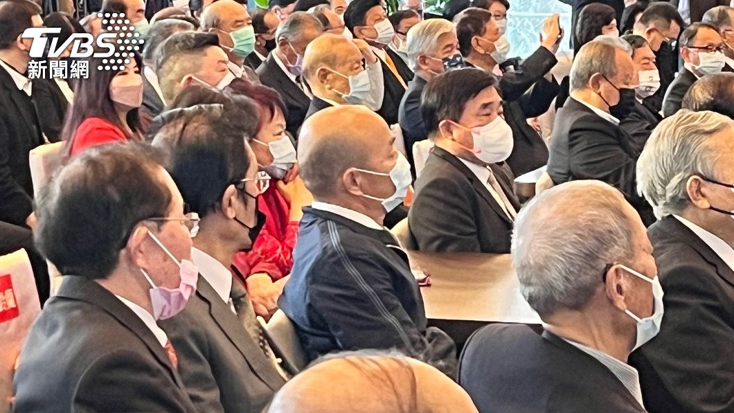 韓國瑜悄悄現身連戰新書發表會。(圖/黃韋銓攝)