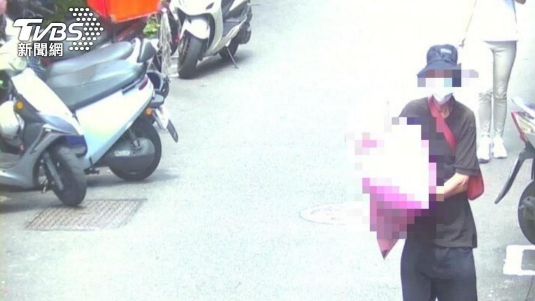 監視器拍下梁嫌棄屍的過程。(圖/TVBS資料畫面)