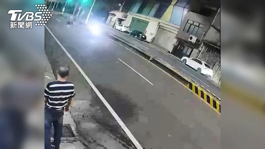妻先到對巷 6旬翁疑闖燈過馬路遭機車撞亡