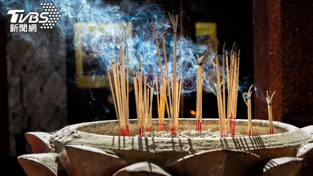 網友指出,或許是朋友的「案子」讓月老覺得太難了。(示意圖/shutterstock達志影像)