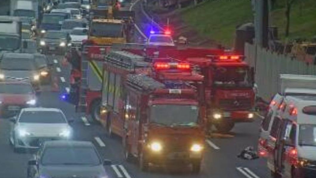 事故造成車流回堵將近5公里。(圖/國道即時路況)