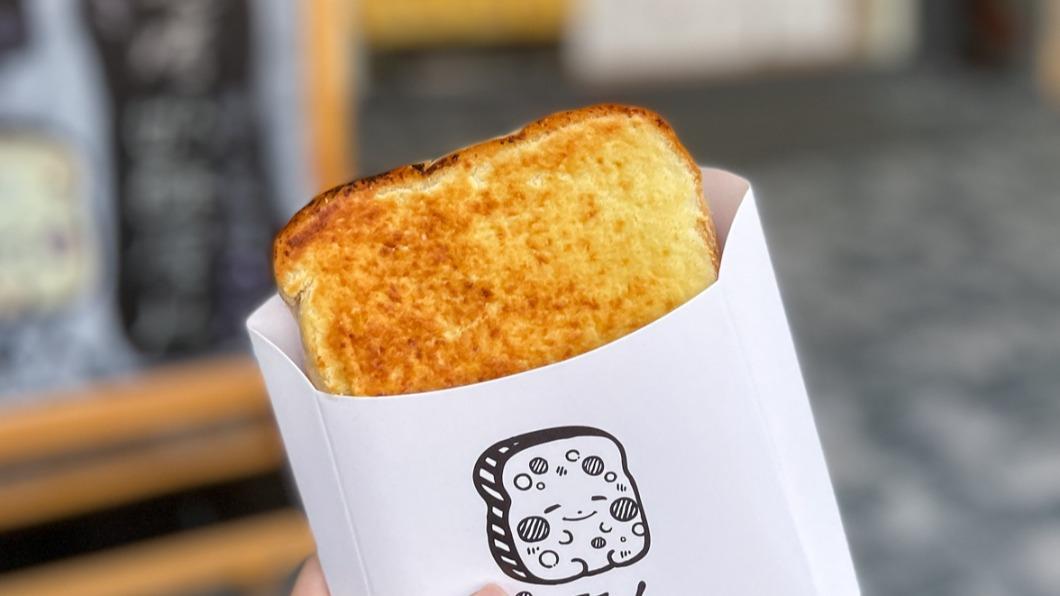 現烤的奶酥麵包外酥內軟。(圖/卡夫卡愛旅行提供)