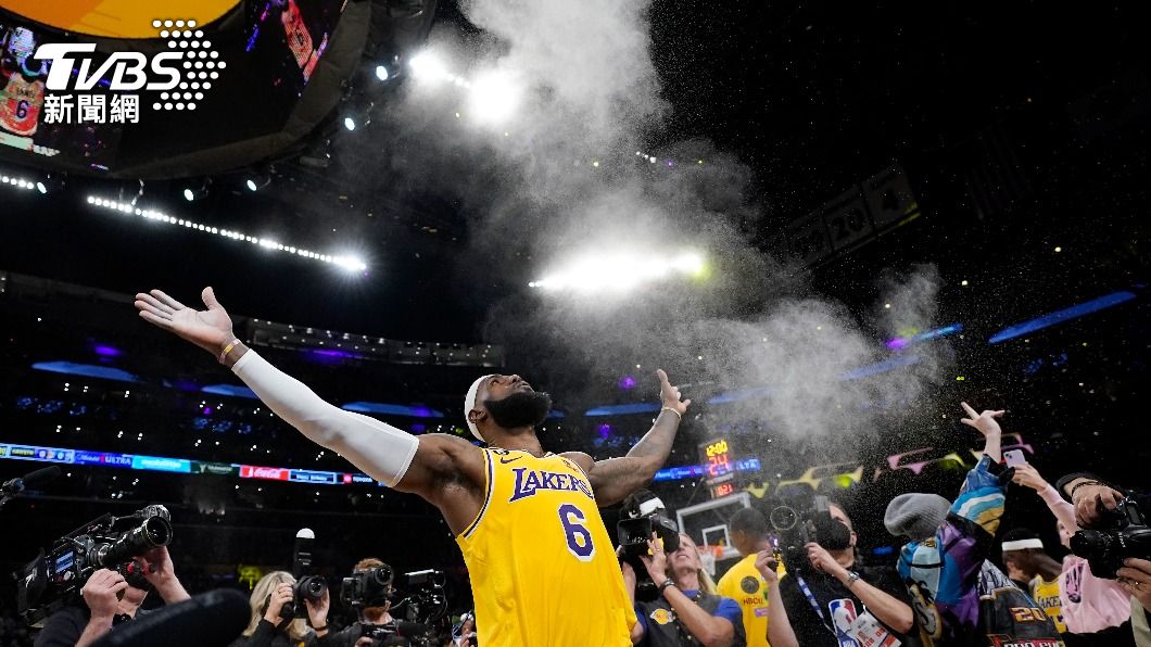 超越賈霸!詹皇「THE後仰」封神 登基NBA歷史得分王