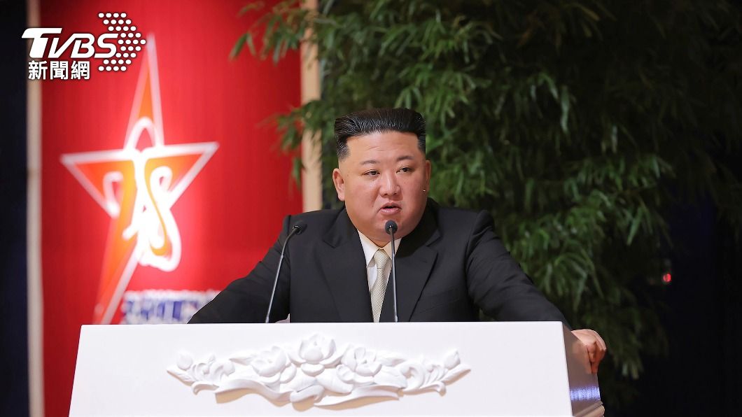 金正恩於建軍慶祝宴會中發表演講。(圖/達志影像美聯社)