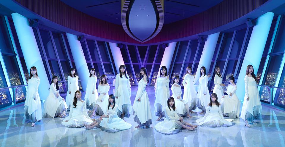 齋藤飛鳥(中間)去年11月宣布將從乃木坂46畢業。(圖/Sony Music提供)