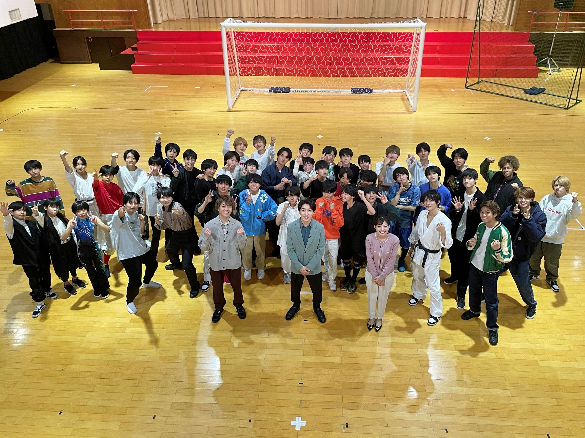 室龍太(前排最左)將帶領關西傑尼斯,包含Lil關西、Aぇ! group等團。(圖/翻攝自ORICON NEWS)