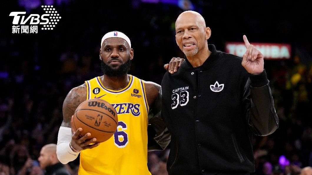 詹姆斯打破賈霸高懸38年的紀錄，成為正式登基NBA歷史得分王寶座。（圖／達志影像美聯社）