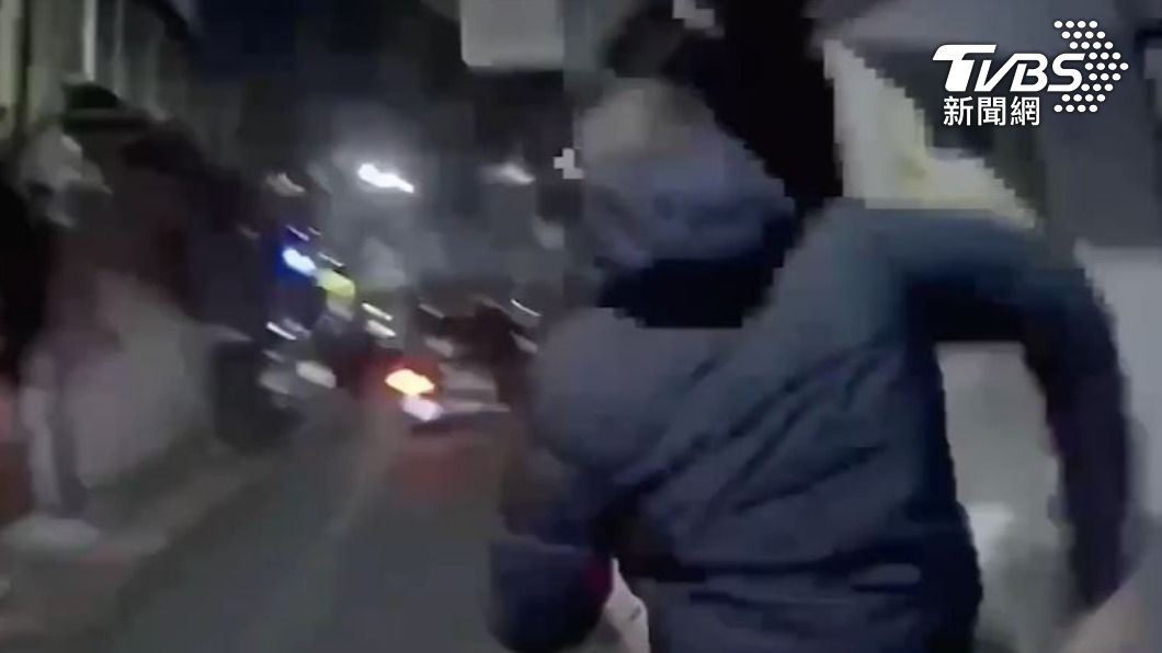 警方到場時還有嫌犯想逃跑。（圖／TVBS）