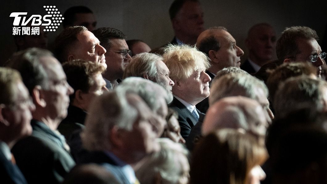 英國前首相強生也在台下聆聽演講。(圖/達志影像路透社)