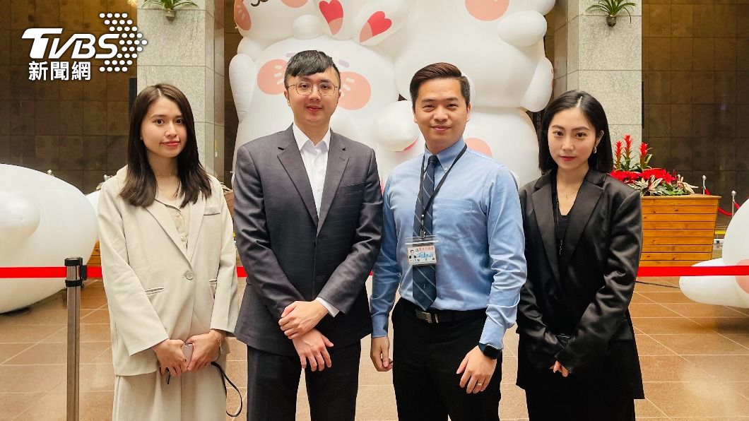北市府副發言人蕭羽耘、徐政璿、蔡畹鎣，以及發言人羅旺哲（右二）。（圖／林至柔攝）