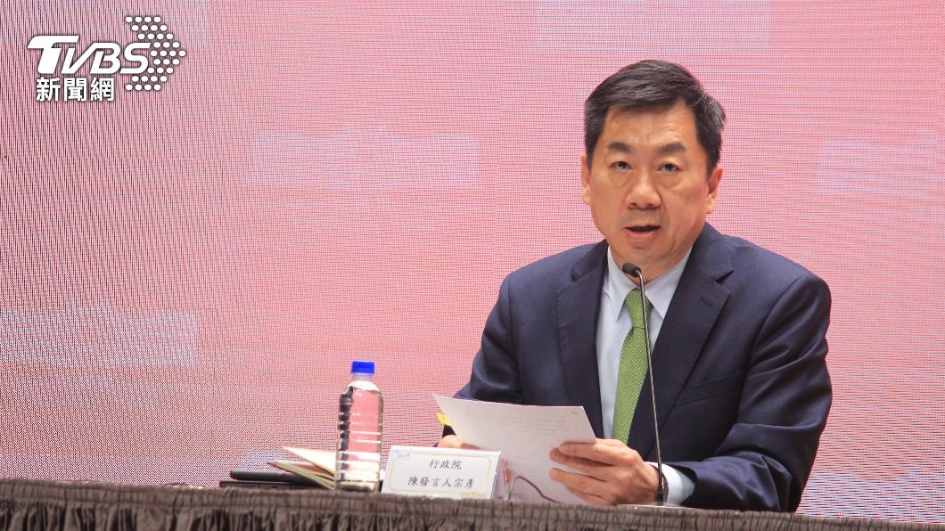 行政院發言人陳宗彥表示,陳建仁、鄭文燦將捐出1個月薪資。(圖/方炳超攝)