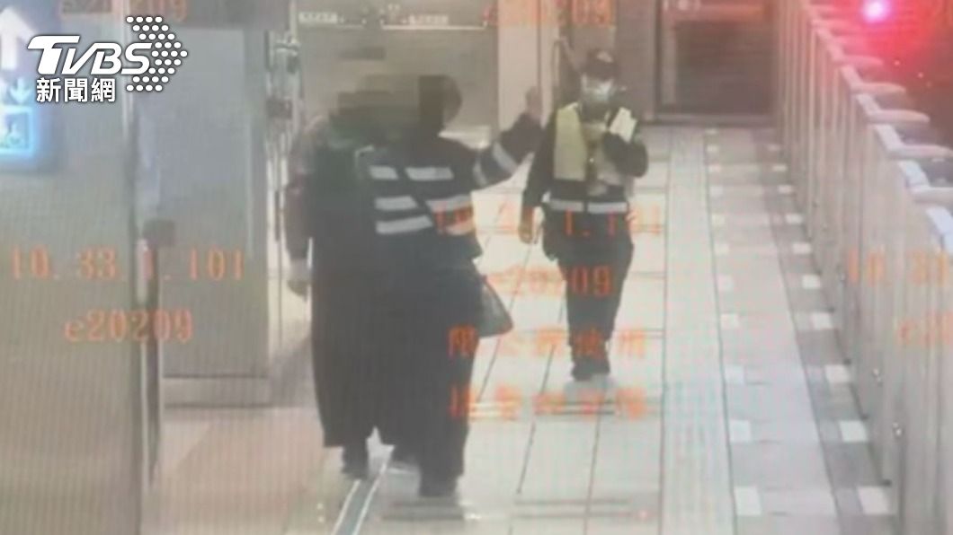 車廂空位多硬要坐旁邊 2男肢體碰觸都火了揪衣領開打