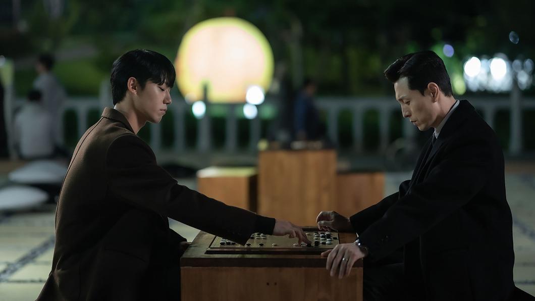 韓國圍棋相關產品銷量因為劇集而大增。（圖／Netflix提供）