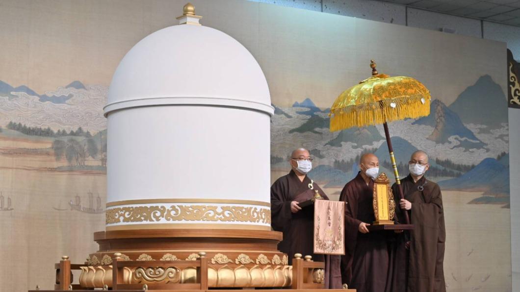 星雲入缸做「肉身菩薩」? 佛光山闢謠:坐塔荼毘非坐缸