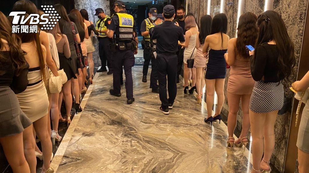 原PO透露對方之前曾下海當過酒店公關但後來也遭封殺。（示意圖／TVBS資料照）