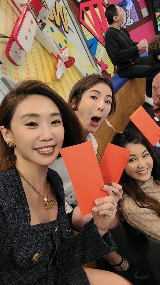 購物專家陳真開心曬出憲哥給的紅包。(圖/翻攝自陳真臉書)