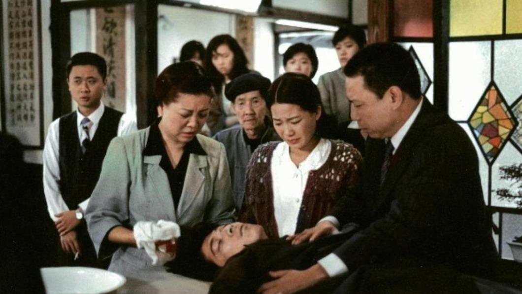 邰智源(左1)曾在電影《悲情城市》中飾演圍事小弟。(圖/牽猴子提供)