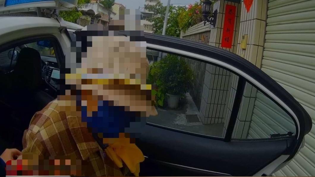 家中若有長者或行動不便者都應多加注意動態,防止走失,可在身上備有聯絡電話等資訊紙條,以免發生危險。(圖/花蓮分局提供)