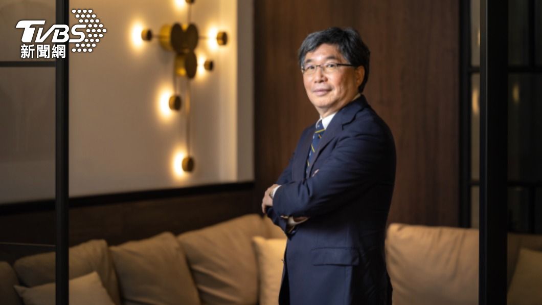 :東海大學管院院長李書行推動DP Class 計劃,由雙教授上課,一位講課,一位在台下擔任教練。