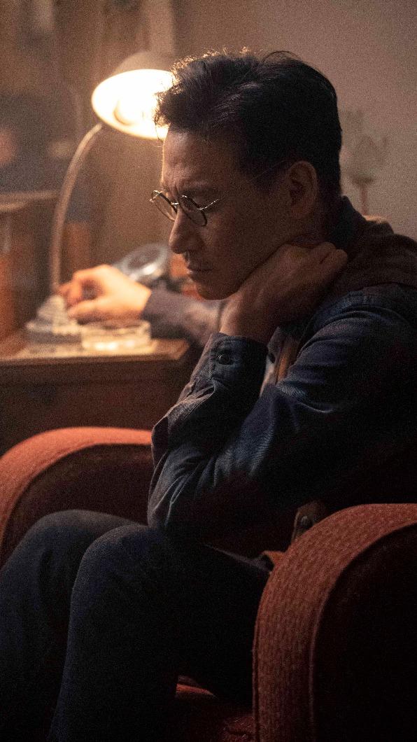 張學友飾演古董店老闆，更感受到時代洪流的衝擊。（圖／環球音樂提供）