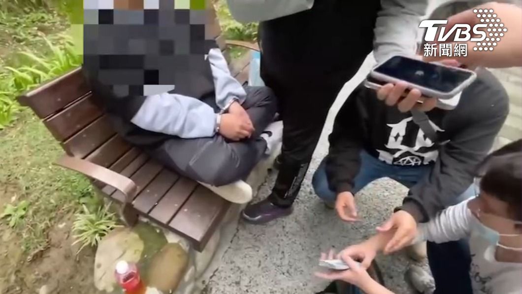 柯姓幹部向警方說,孩子還在讀幼稚園要朋友幫忙接下課。(圖/TVBS)