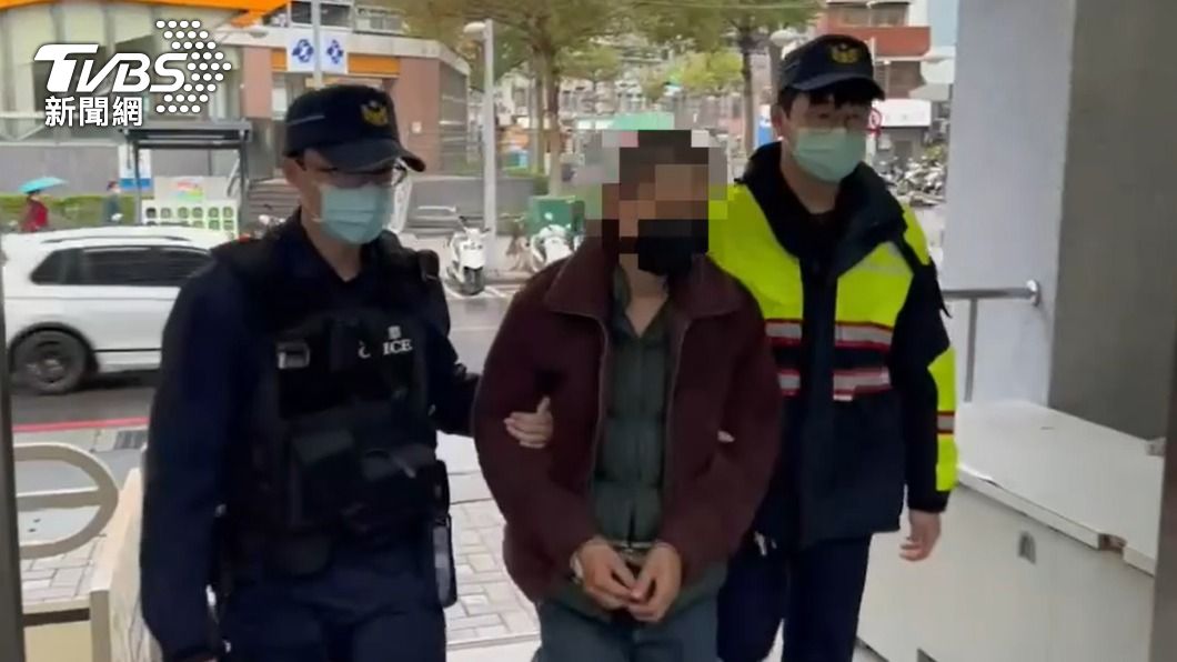 警方將楊姓男子帶回偵辦。(圖/TVBS)