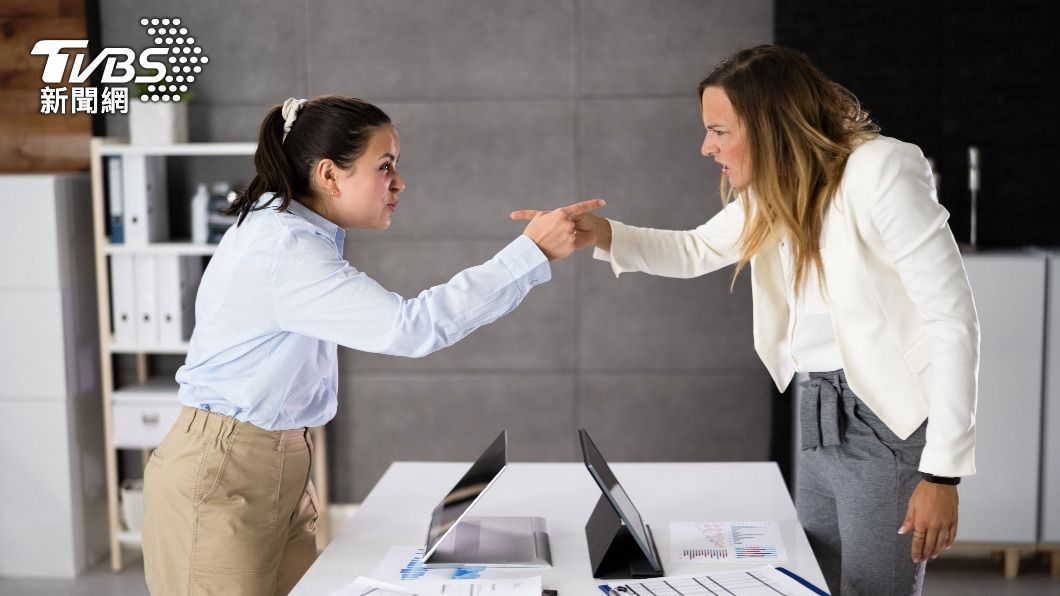 原PO當眾嗆爆女主管。(示意圖/shutterstock達志影像)