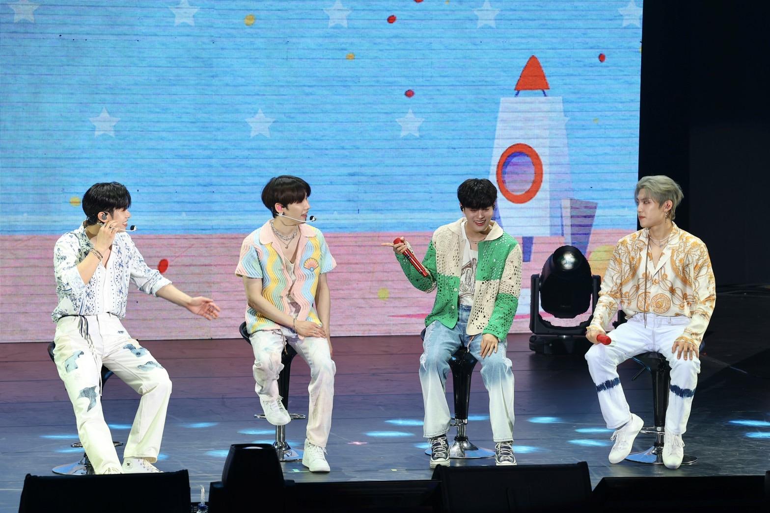 雖然不是AB6IX完整體,不過朴佑鎭(右一)、田雄(左二)即將訪台。(圖/TVBS)