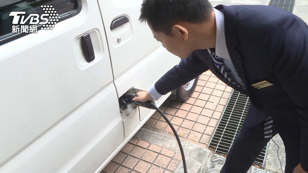 歐洲聯盟（EU）欲立法最晚2035年起禁止販售汽柴油新車。（圖／TVBS）