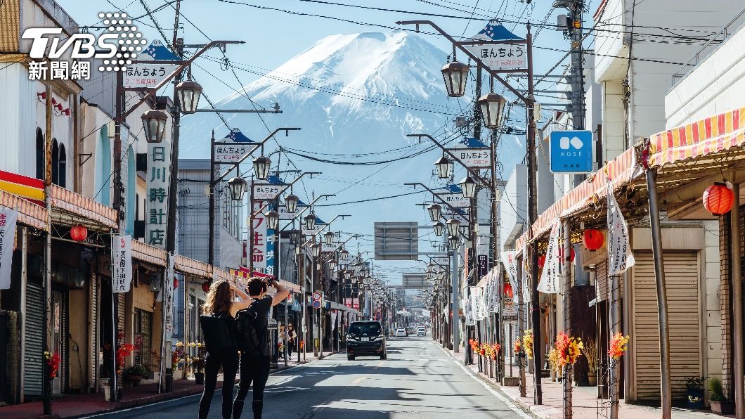 點名台灣!旅客亂闖馬路拍富士山美照 日市長:很困擾