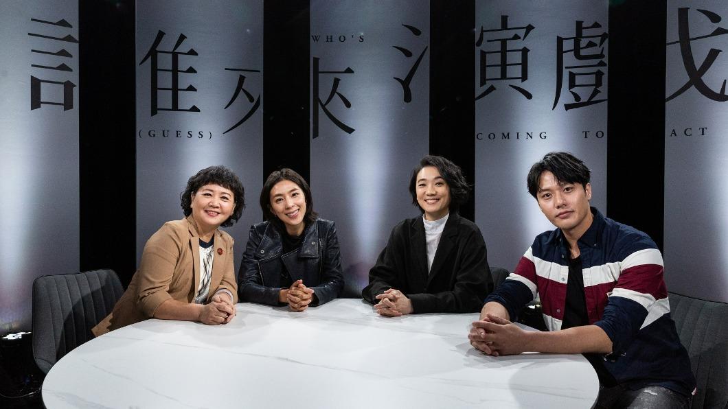 林辰唏(左二起)、趙逸嵐與張睿家3人都演過同志角色,一起接受節目主持人王琄(左一)的訪問。(圖/鏡電視提供)
