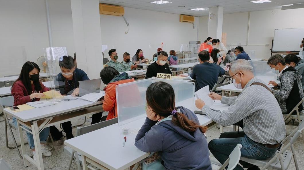 多家知名企業舉辦徵才。(圖/加工處提供)